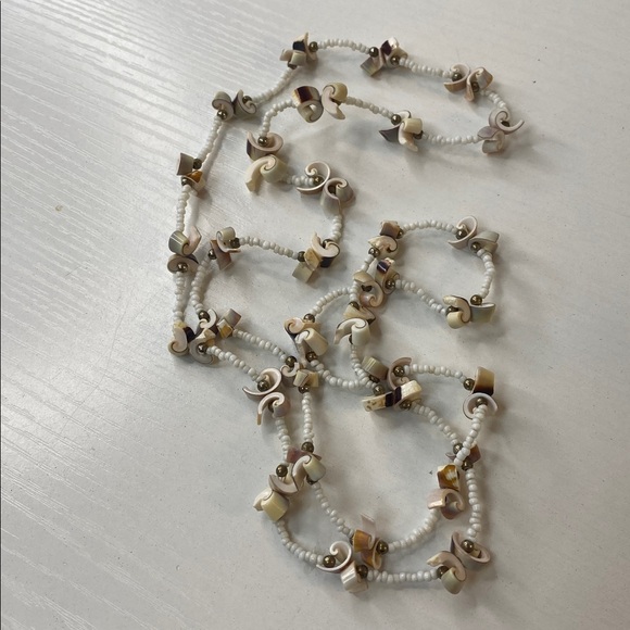 Shell necklace - Picture 3 of 3